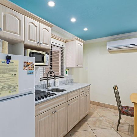 Bayview Plaza Waterfront Resort St. Pete Beach Pokoj fotografie