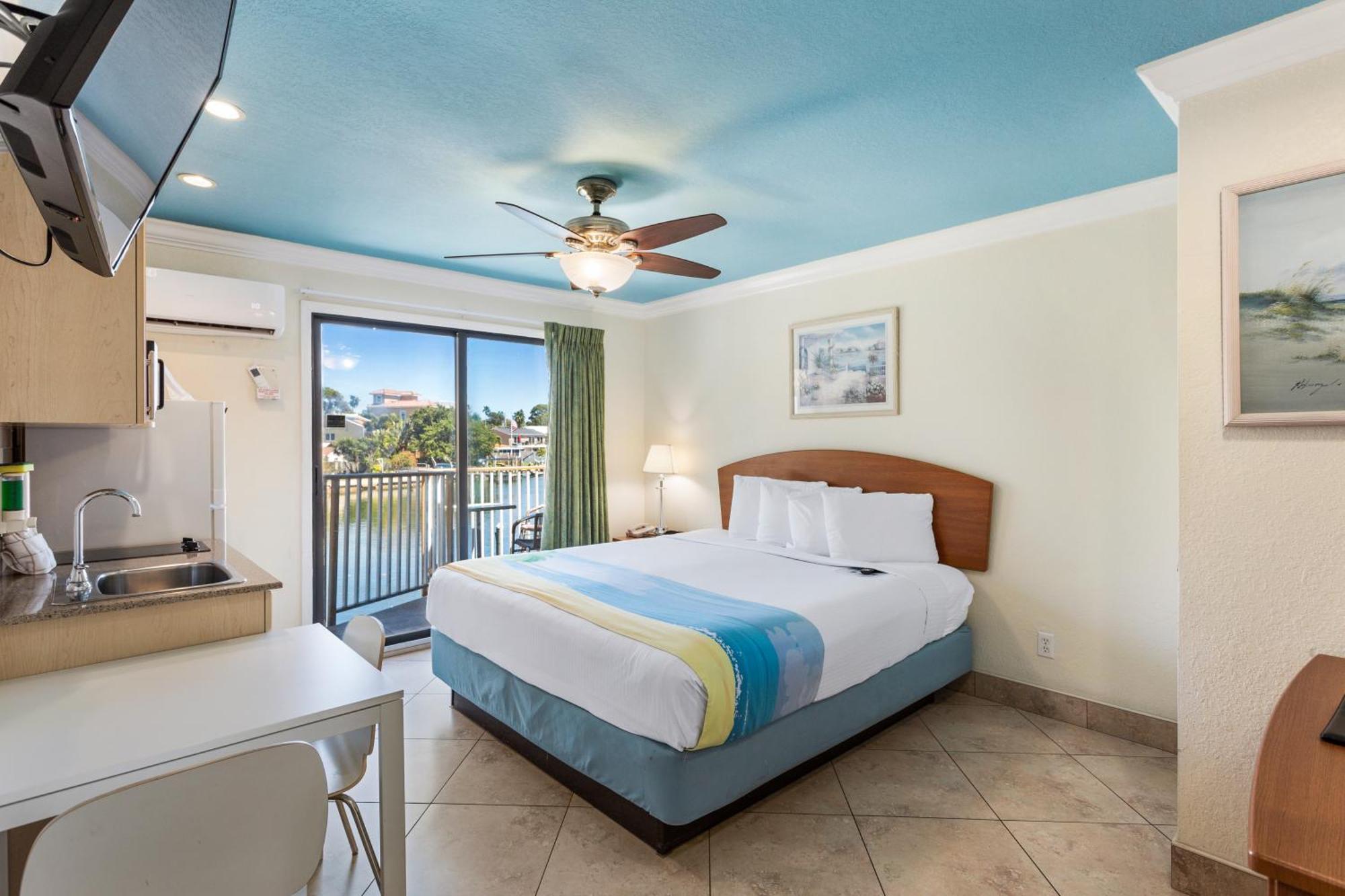 Bayview Plaza Waterfront Resort St. Pete Beach Pokoj fotografie