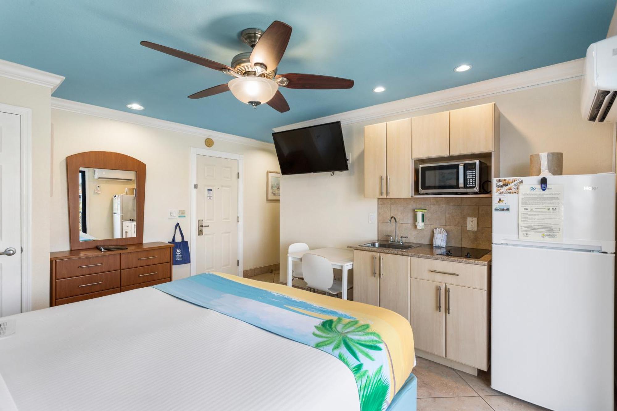 Bayview Plaza Waterfront Resort St. Pete Beach Pokoj fotografie