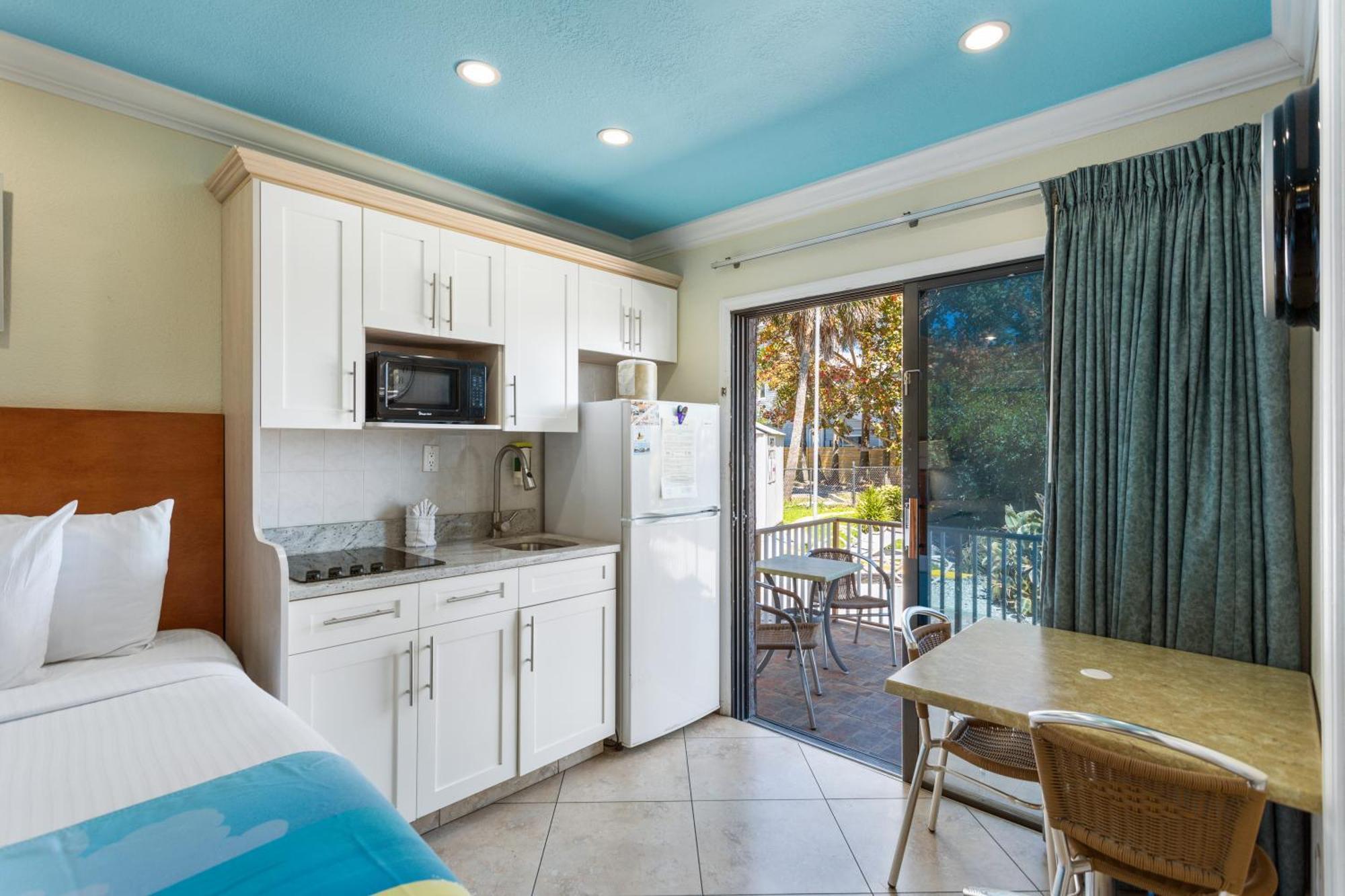 Bayview Plaza Waterfront Resort St. Pete Beach Pokoj fotografie