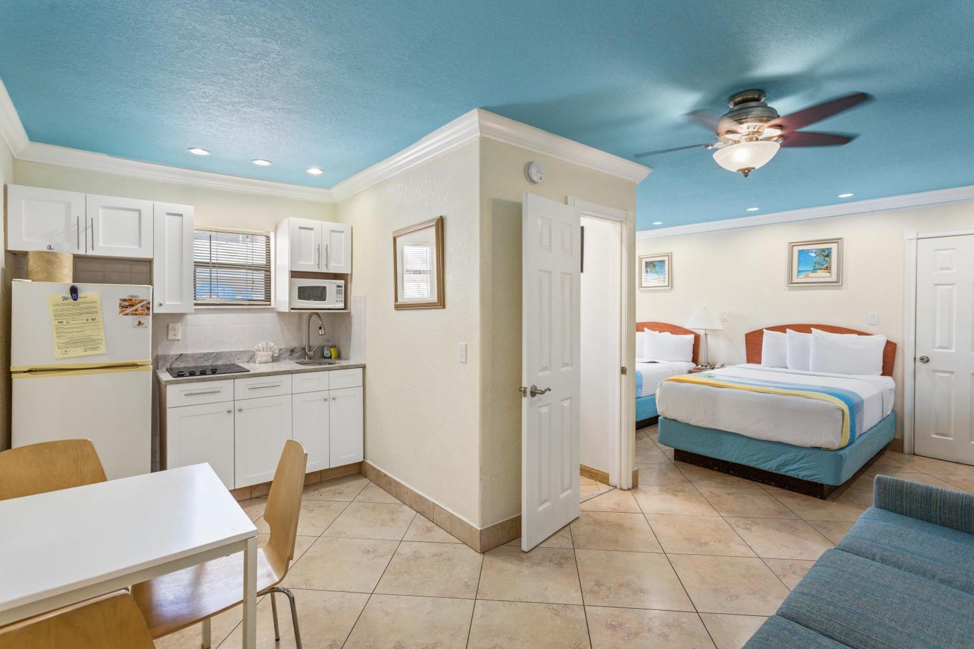 Bayview Plaza Waterfront Resort St. Pete Beach Pokoj fotografie