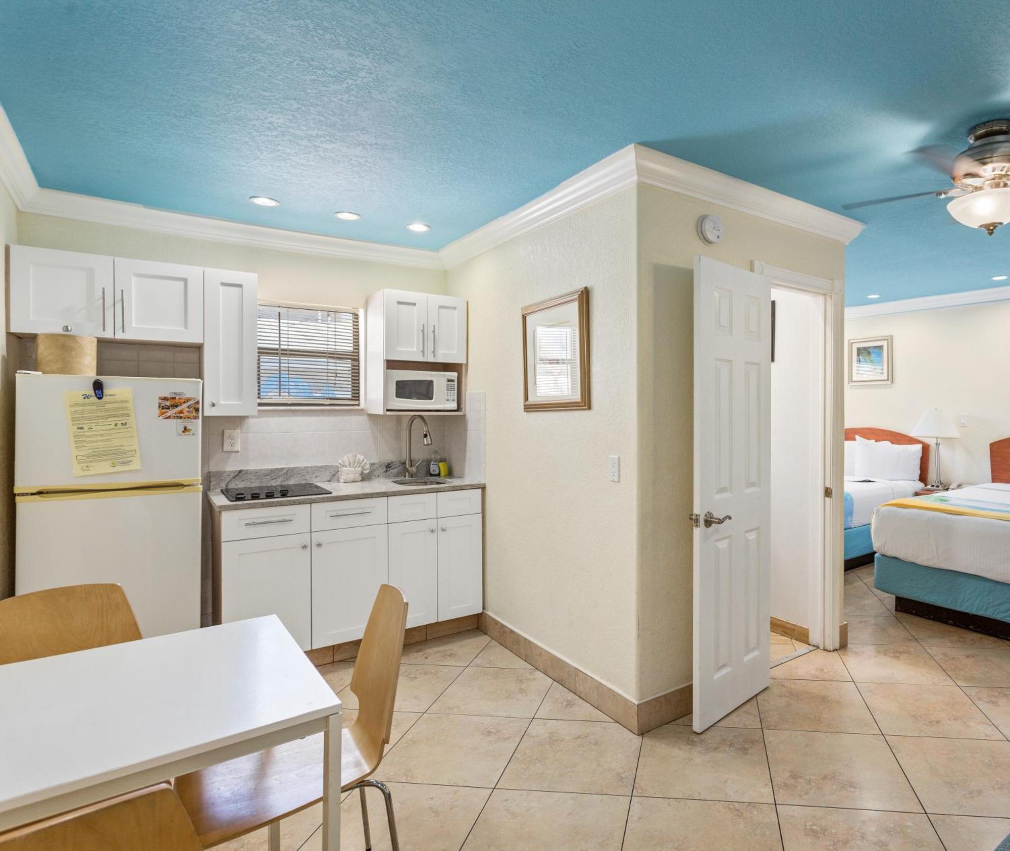 Bayview Plaza Waterfront Resort St. Pete Beach Pokoj fotografie