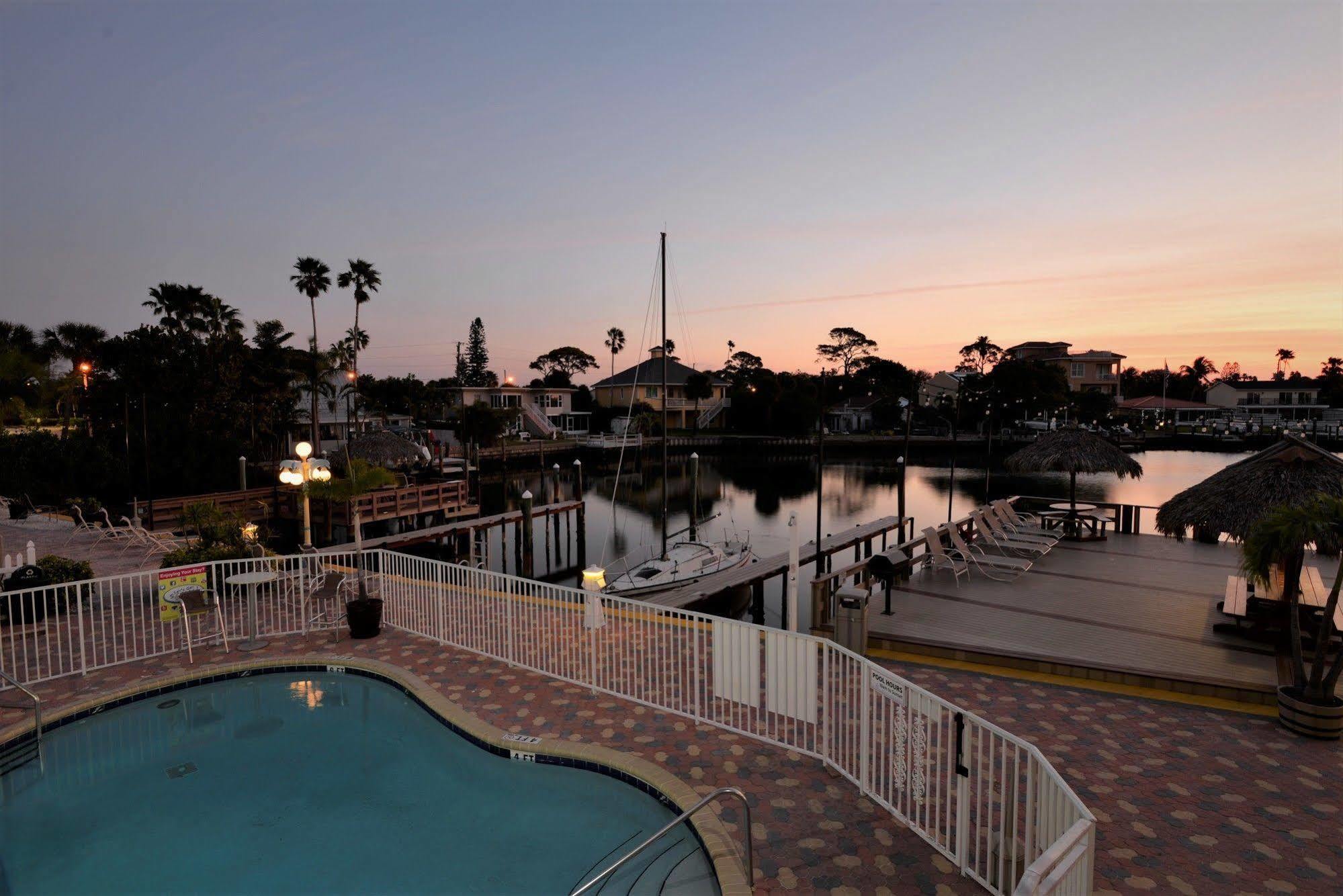 Bayview Plaza Waterfront Resort St. Pete Beach Exteriér fotografie