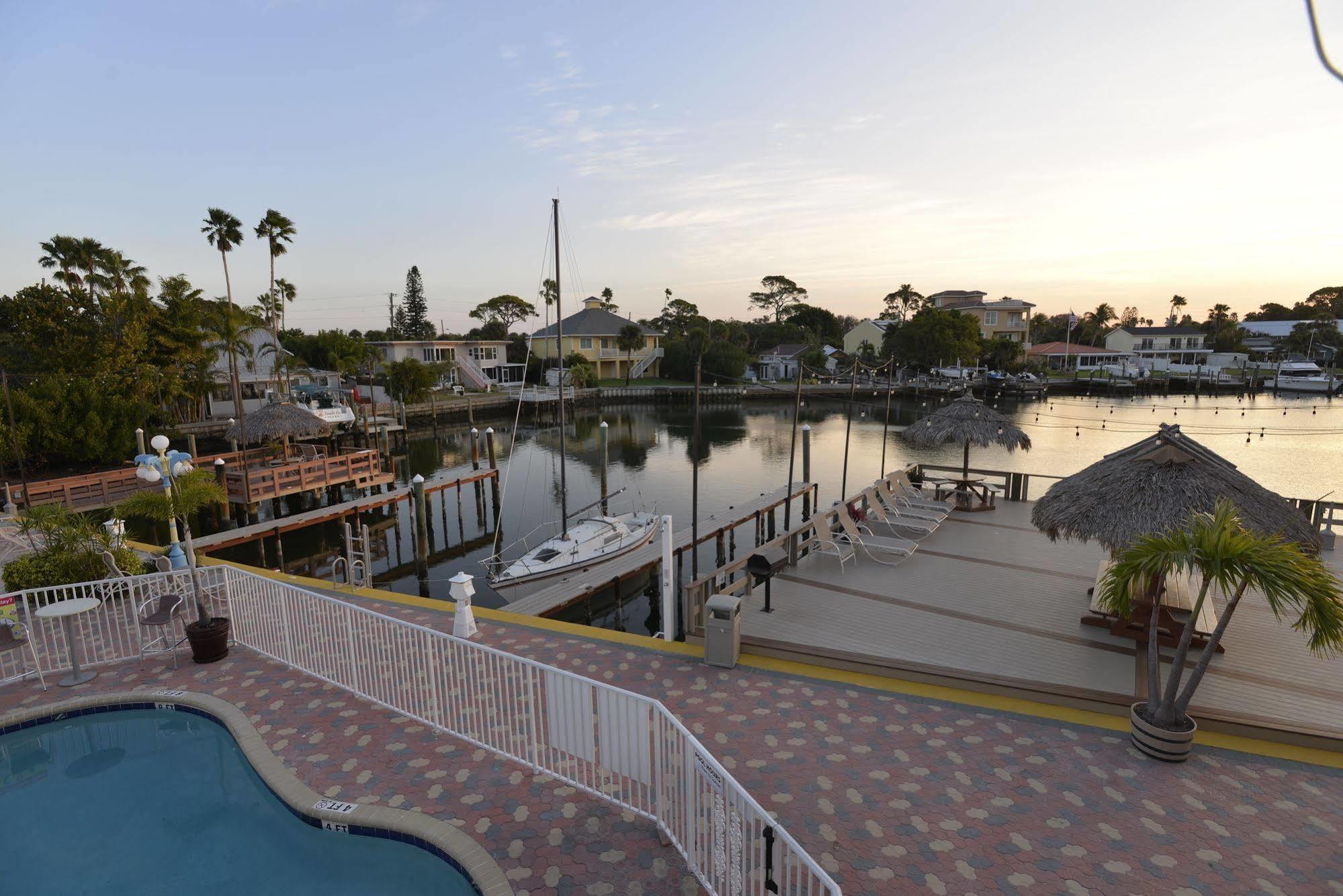 Bayview Plaza Waterfront Resort St. Pete Beach Exteriér fotografie
